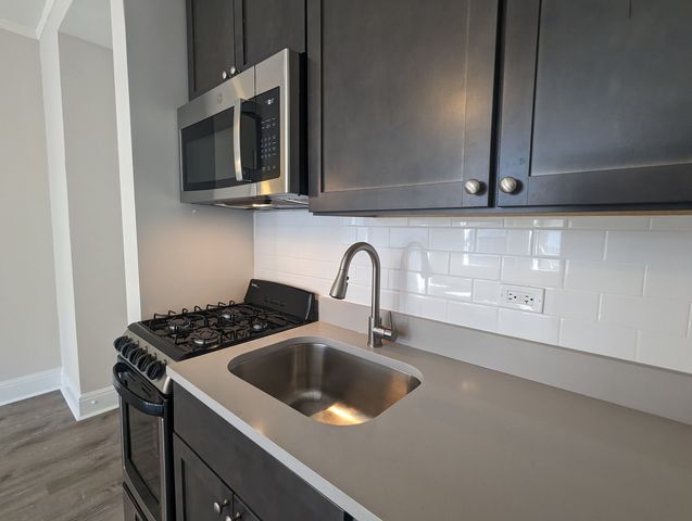 3335 W Diversey Avenue 234, Chicago, IL 60647