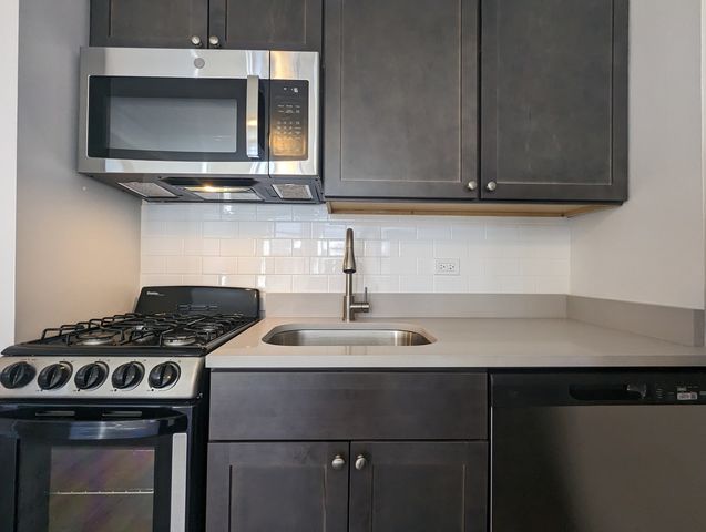 3335 W Diversey Avenue 234, Chicago, IL 60647