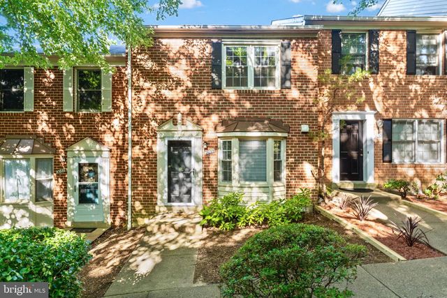 2035 S GLEBE RD, Arlington, VA 22204