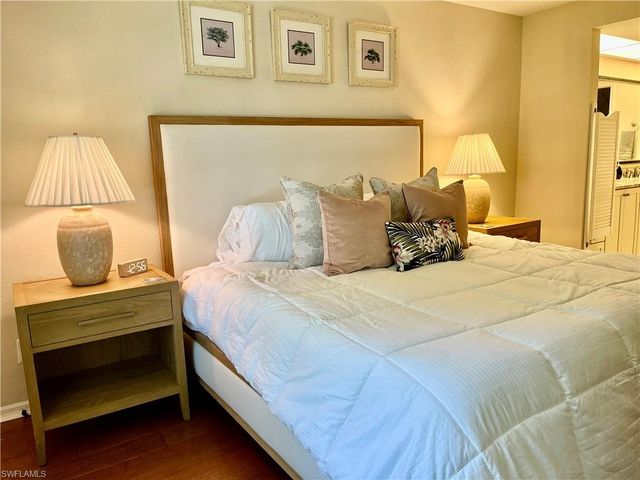 853 Tanbark DR 203, Naples, FL 34108