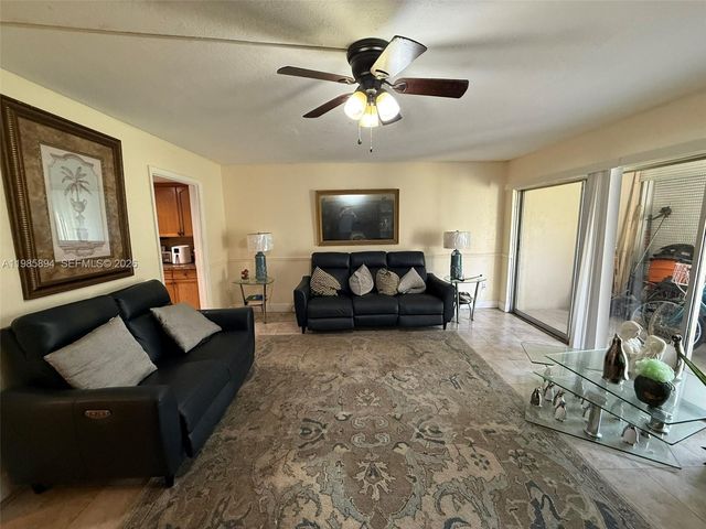4136 Inverrary Drive 15C, Lauderhill, FL 33319