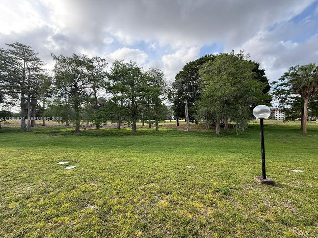 4136 Inverrary Drive 15C, Lauderhill, FL 33319