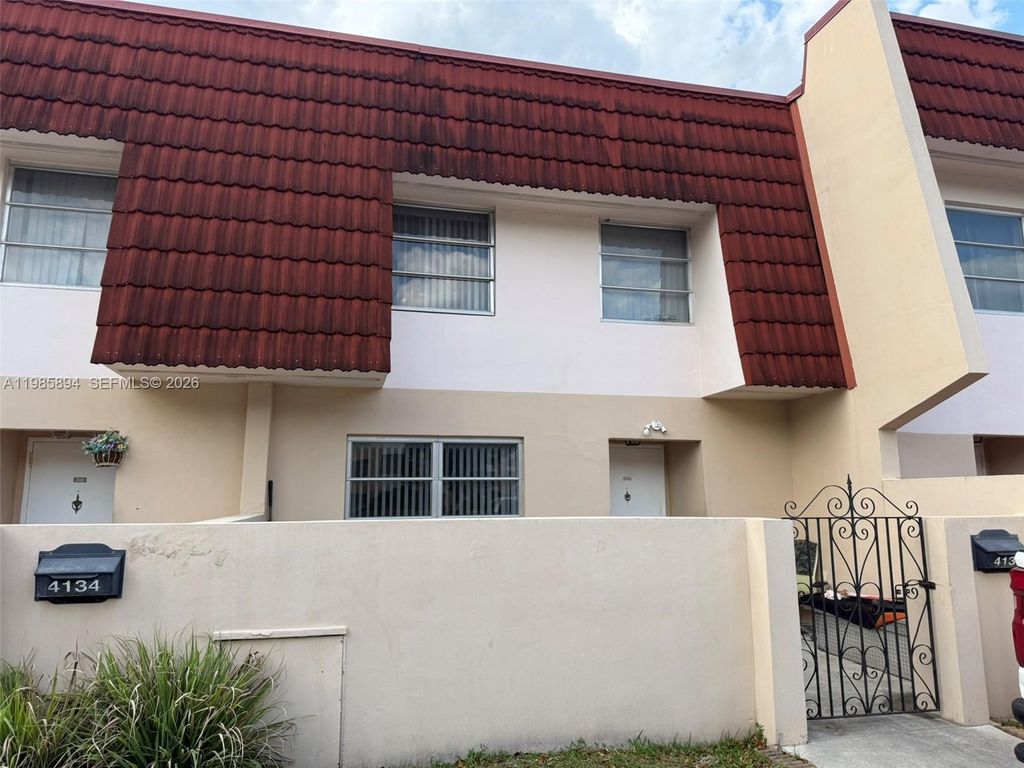 4136 Inverrary Drive 15C, Lauderhill, FL 33319