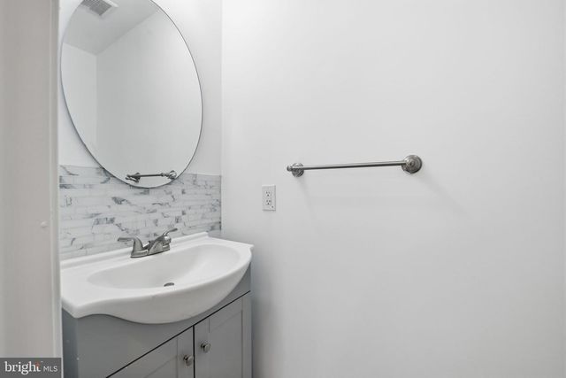 2242 16TH ST NE, Washington, DC 20018