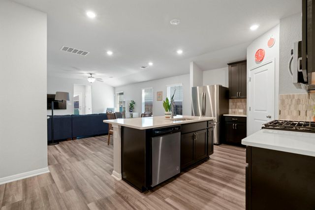 107 Magnolia Ranch LN, Hutto, TX 78634