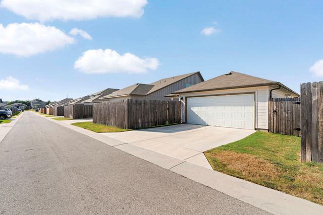 107 Magnolia Ranch LN, Hutto, TX 78634