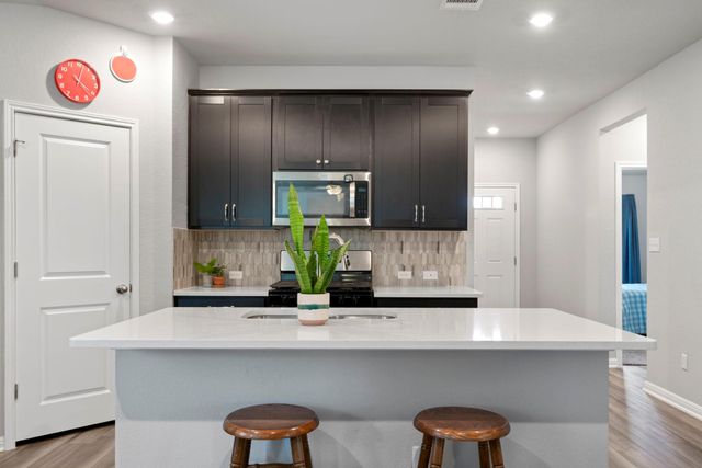 107 Magnolia Ranch LN, Hutto, TX 78634