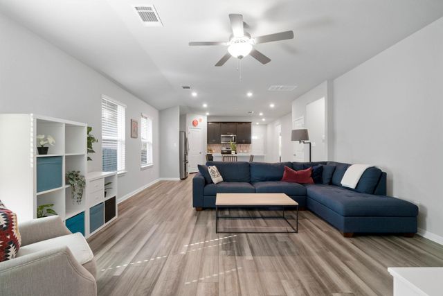 107 Magnolia Ranch LN, Hutto, TX 78634