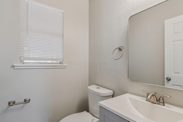 2105 21st Avenue N, Texas City, TX 77590