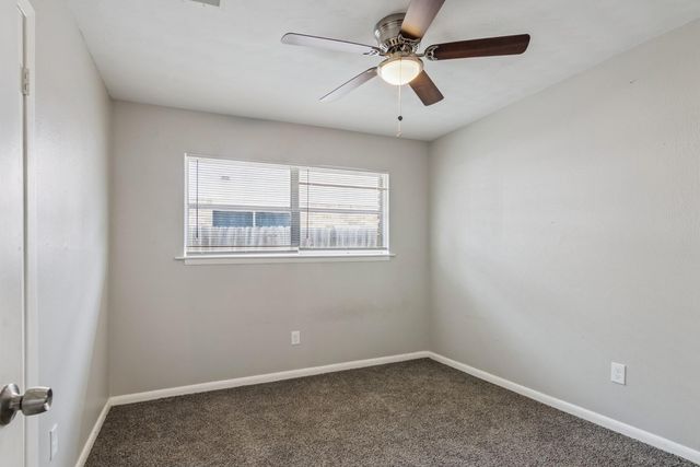 2105 21st Avenue N, Texas City, TX 77590