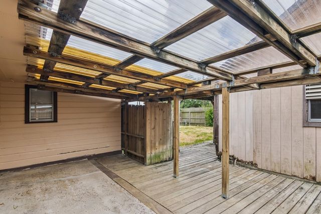 2105 21st Avenue N, Texas City, TX 77590
