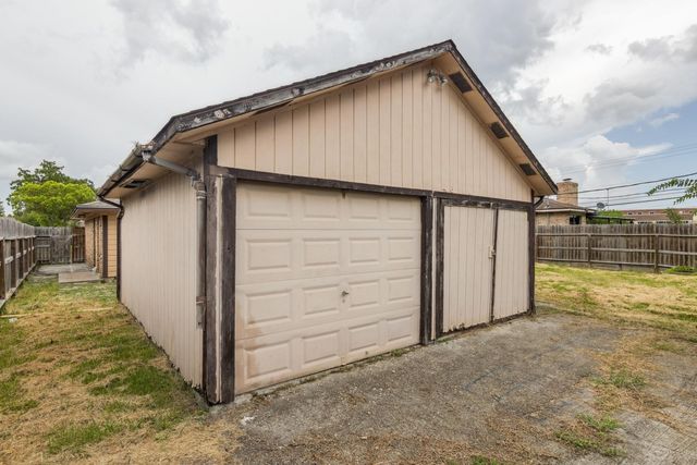 2105 21st Avenue N, Texas City, TX 77590