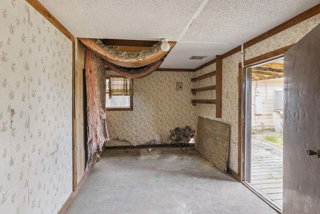 2105 21st Avenue N, Texas City, TX 77590