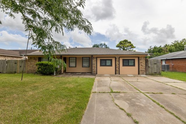 2105 21st Avenue N, Texas City, TX 77590