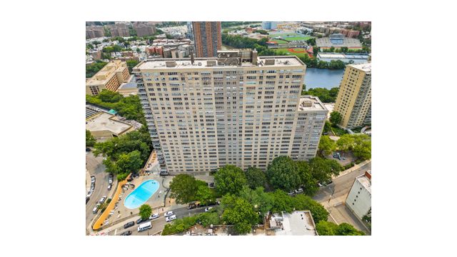 555 Kappock St Apt 10U, New York City, NY 10463