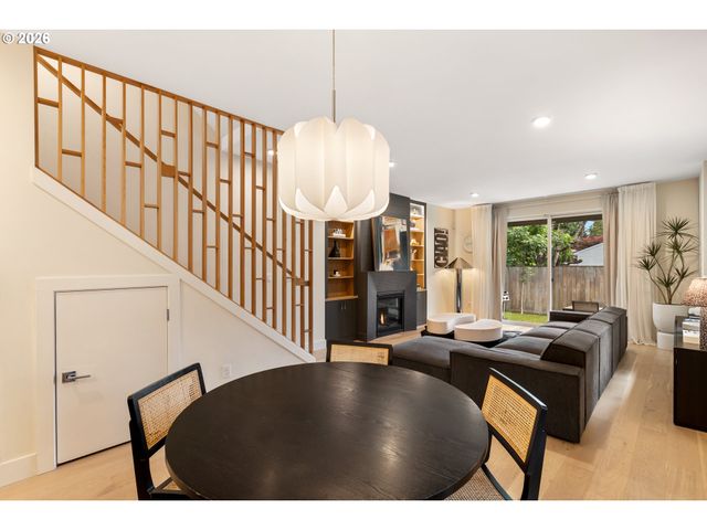 3732 Se LAMBERT St, Portland, OR 97202