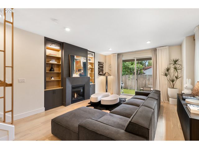 3732 Se LAMBERT St, Portland, OR 97202