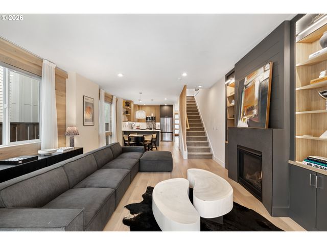 3732 Se LAMBERT St, Portland, OR 97202