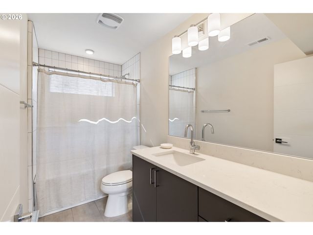 3732 Se LAMBERT St, Portland, OR 97202