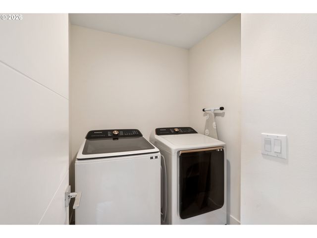 3732 Se LAMBERT St, Portland, OR 97202