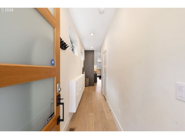 3732 Se LAMBERT St, Portland, OR 97202