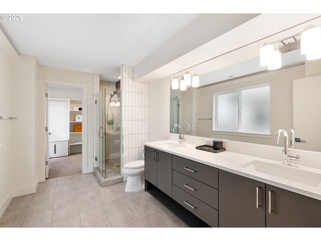3732 Se LAMBERT St, Portland, OR 97202