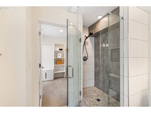 3732 Se LAMBERT St, Portland, OR 97202