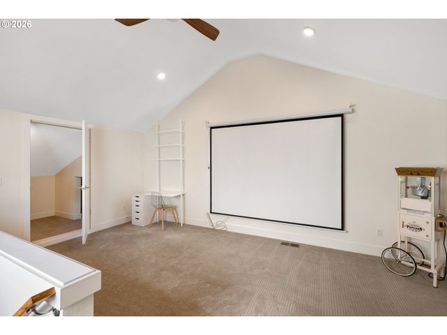 3732 Se LAMBERT St, Portland, OR 97202