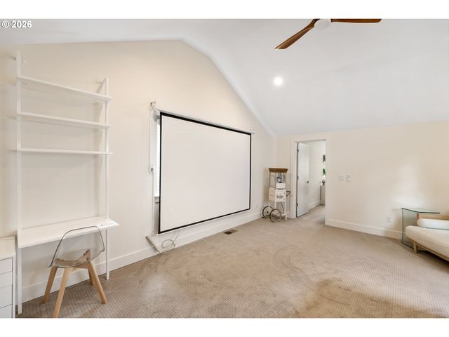 3732 Se LAMBERT St, Portland, OR 97202