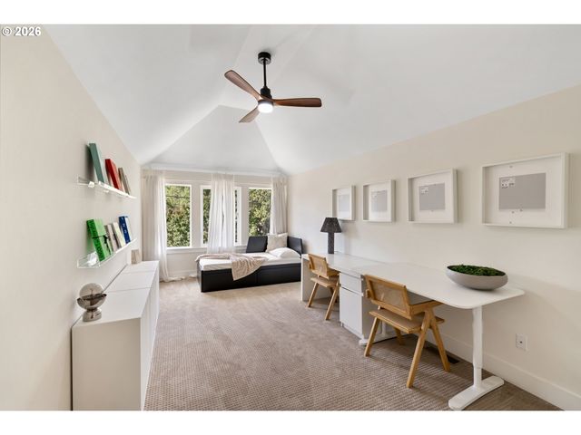 3732 Se LAMBERT St, Portland, OR 97202