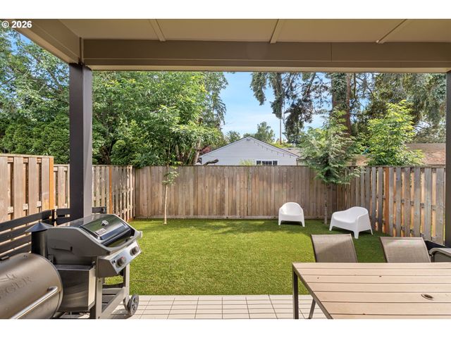 3732 Se LAMBERT St, Portland, OR 97202