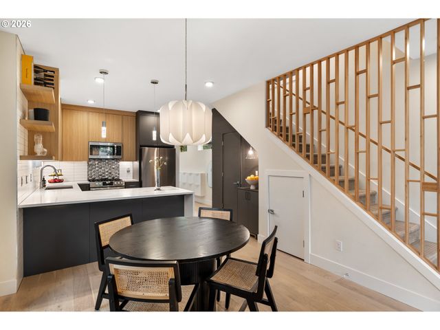 3732 Se LAMBERT St, Portland, OR 97202