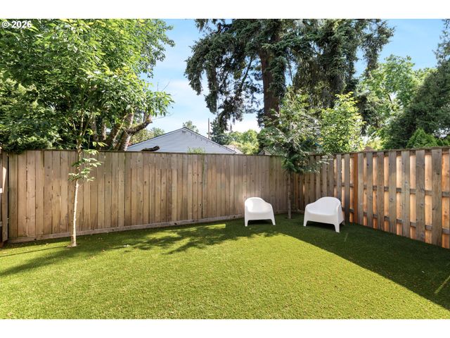 3732 Se LAMBERT St, Portland, OR 97202