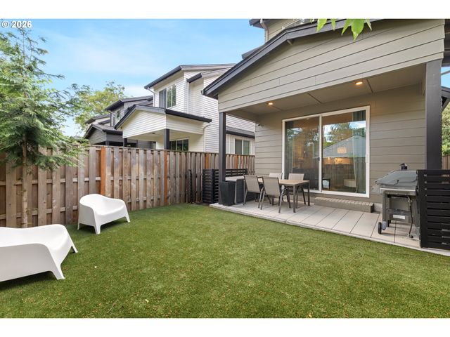 3732 Se LAMBERT St, Portland, OR 97202