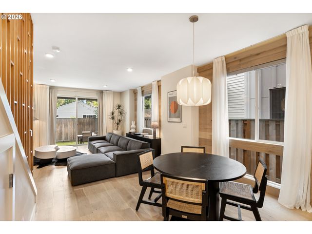 3732 Se LAMBERT St, Portland, OR 97202