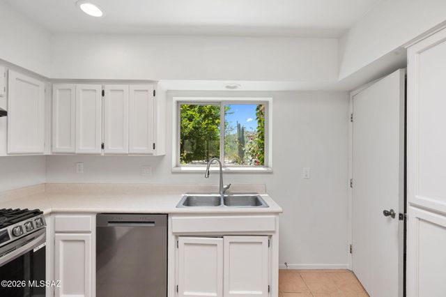 5620 N Barrasca Avenue, Tucson, AZ 85750