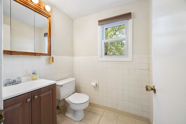 32 Yorktown Ct 32, Chicopee, MA 01020
