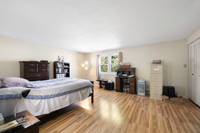 32 Yorktown Ct 32, Chicopee, MA 01020