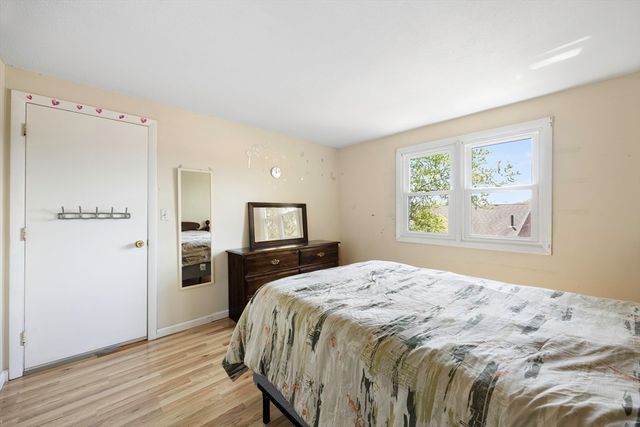 32 Yorktown Ct 32, Chicopee, MA 01020