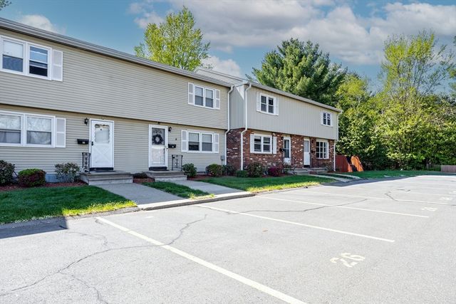 32 Yorktown Ct 32, Chicopee, MA 01020