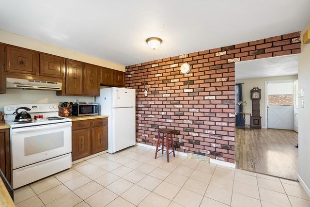 32 Yorktown Ct 32, Chicopee, MA 01020