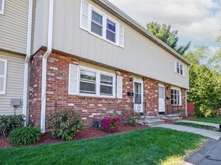 32 Yorktown Ct 32, Chicopee, MA 01020