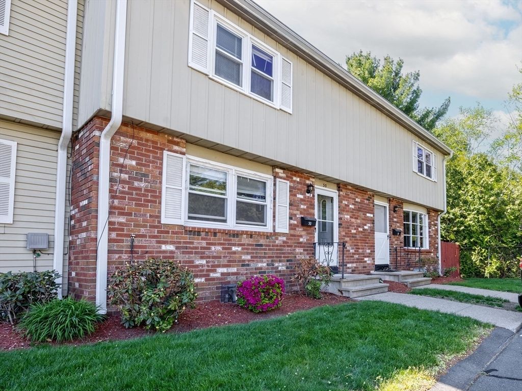 32 Yorktown Ct 32, Chicopee, MA 01020