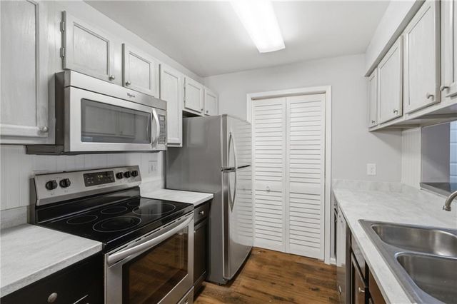619 Barrington Hills Drive, Atlanta, GA 30350