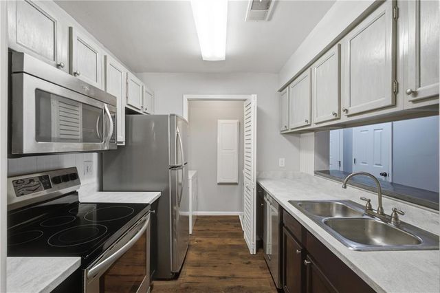 619 Barrington Hills Drive, Atlanta, GA 30350