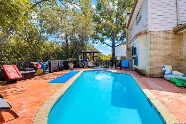 15906 MISSION RDG, San Antonio, TX 78232