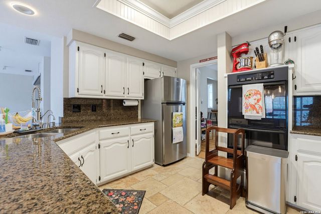 15906 MISSION RDG, San Antonio, TX 78232