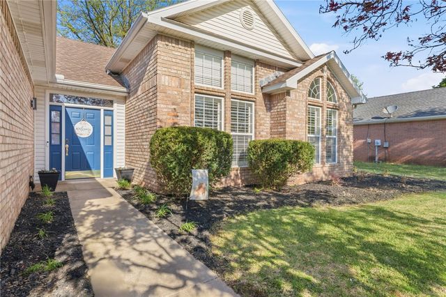316 Center Drive, Lowell, AR 72745