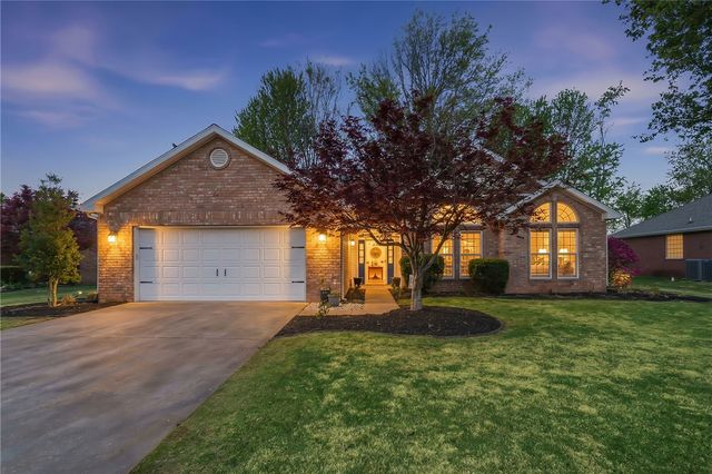 316 Center Drive, Lowell, AR 72745