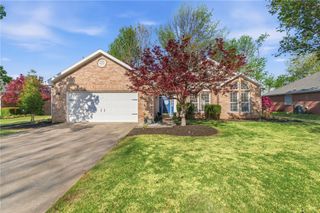 316 Center Drive, Lowell, AR 72745